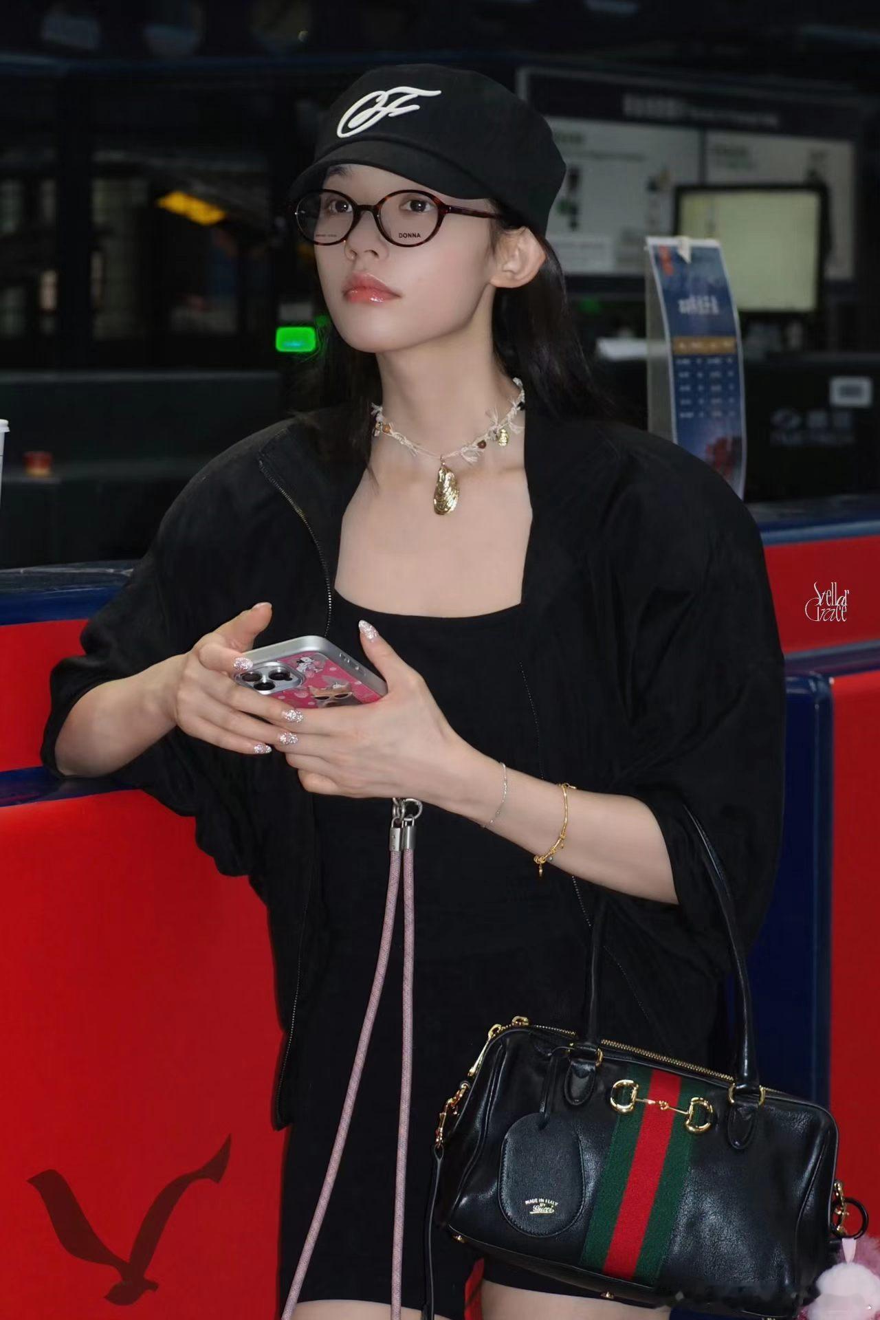 Gucci认领林允 从路人角度说一句，林允穿Gucci就是好看又自然，认领得一点