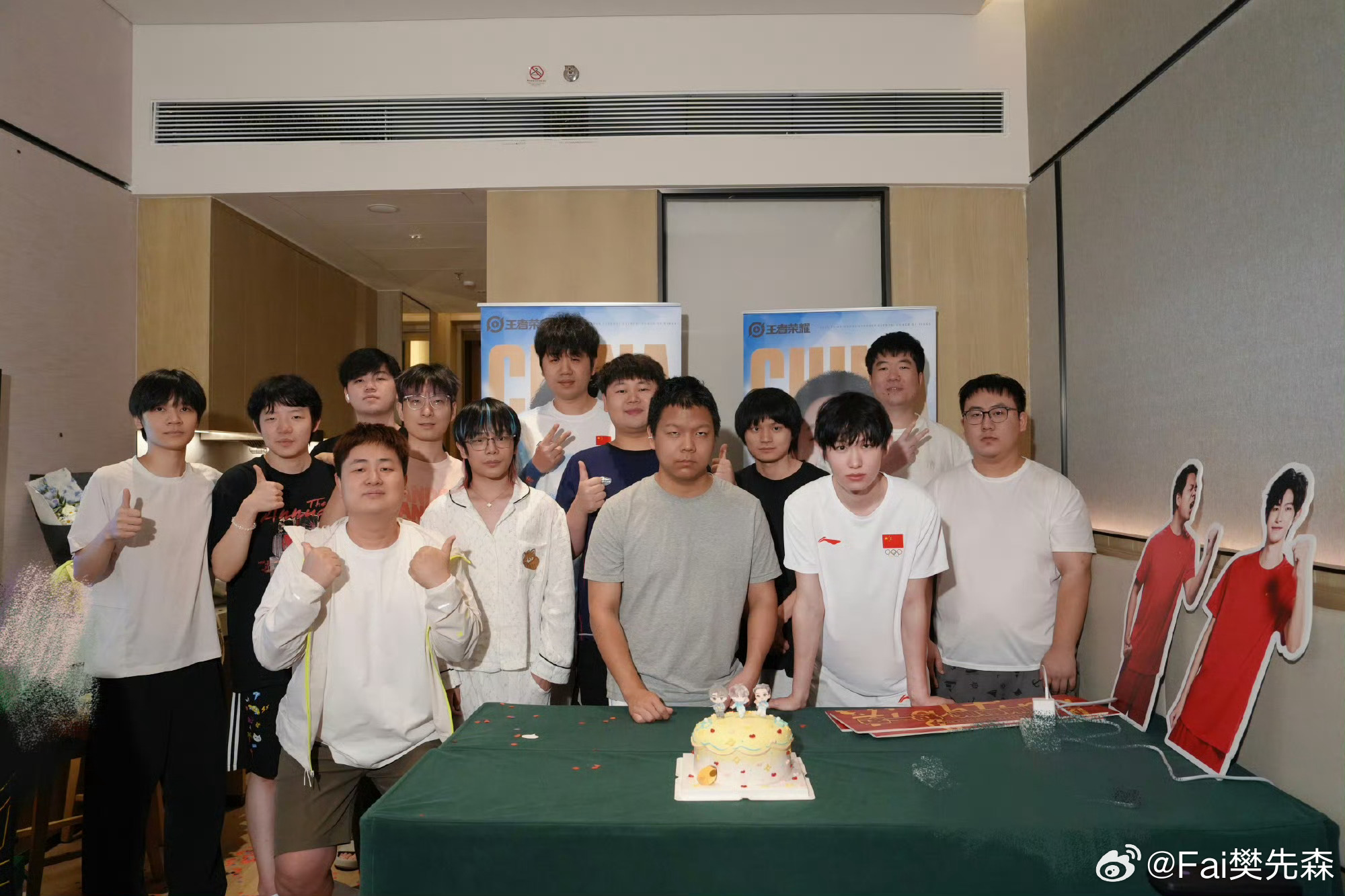 AG超玩会[超话] 你们俱乐部要是穷的没钱买蛋糕就和我说呀。几千万八的，我还是能