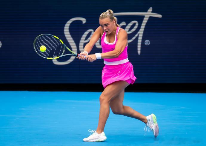 黑马贝莱克续写神奇WTA1000辛辛那提站1/4决赛，捷克新星贝莱克以3-6 6