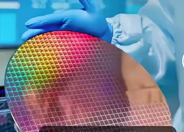 荷兰安世向中国断供晶圆。这一决定于10月29日被确认。

10月31日，断供仍在