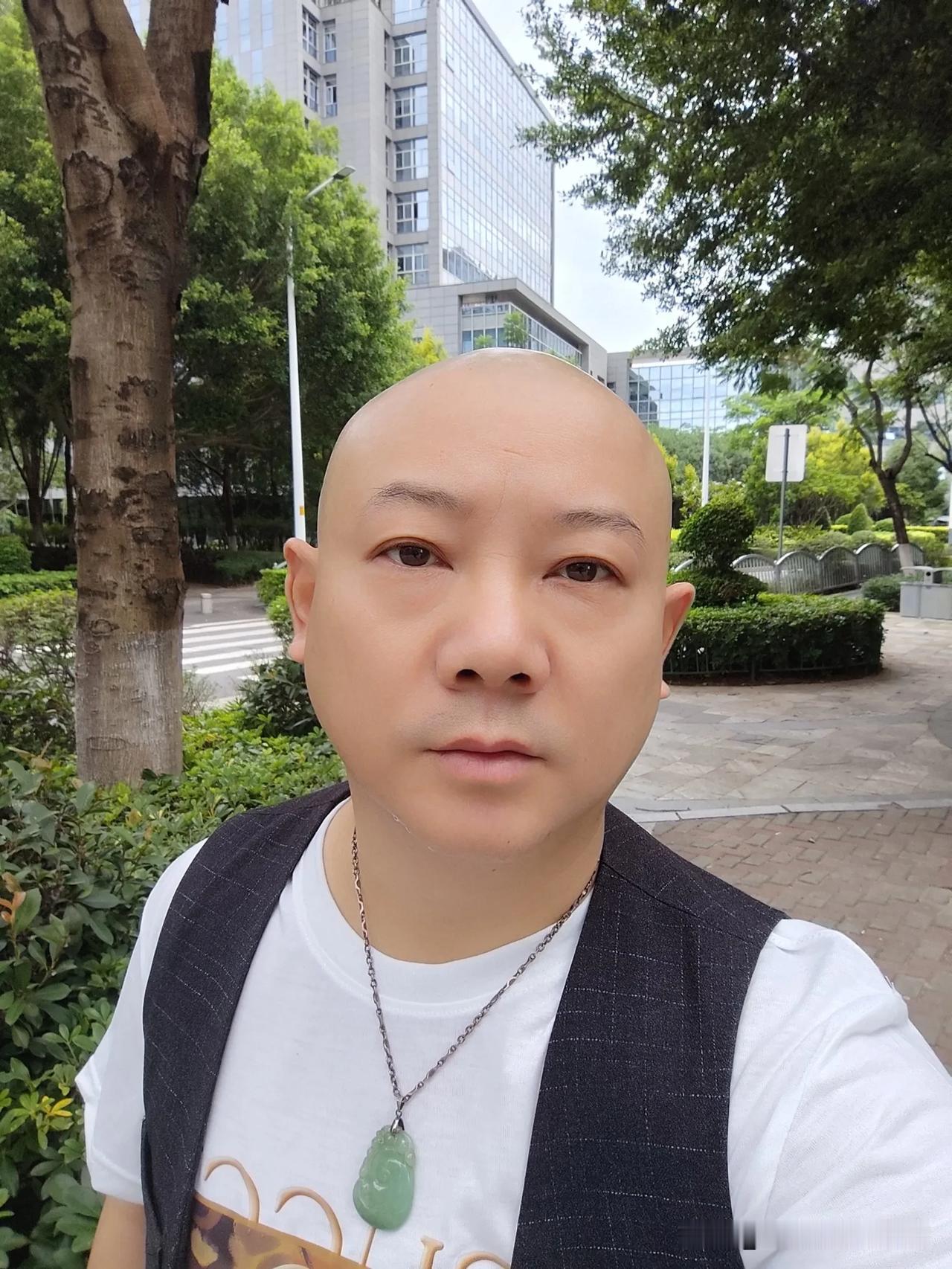  终于要穿件马甲抵御一下凉意，接下来一直到明年5月，都是厦门气温最适宜的日子，心