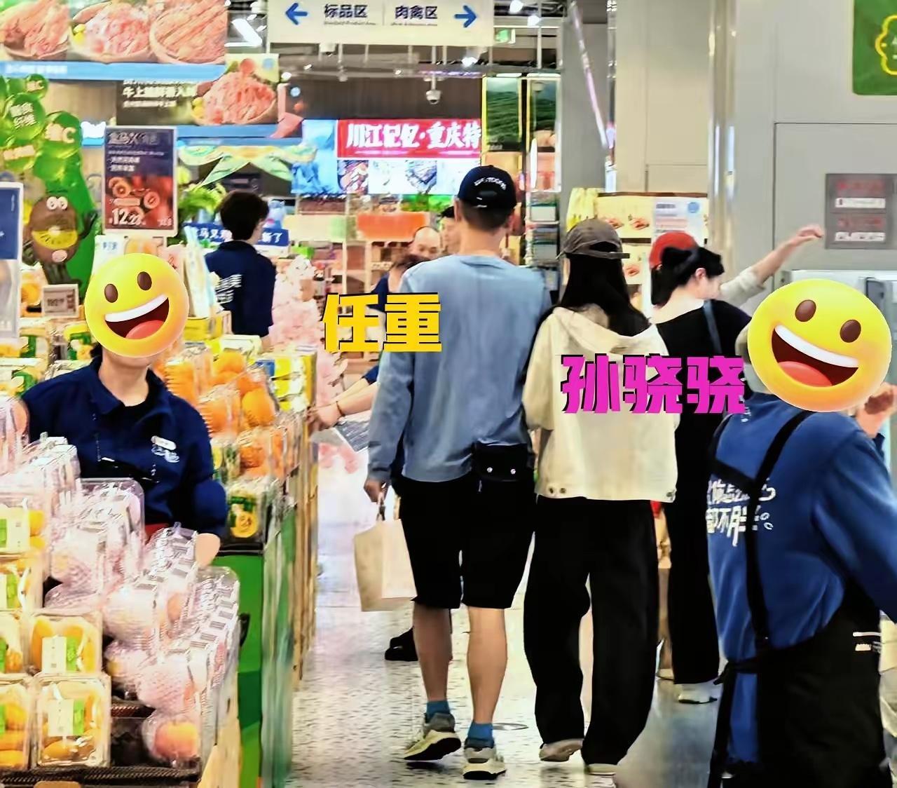 有网友在重庆偶遇任重和孙骁骁逛盒马，女方家应该条件挺好吧，孙骁骁给人的感觉，就是