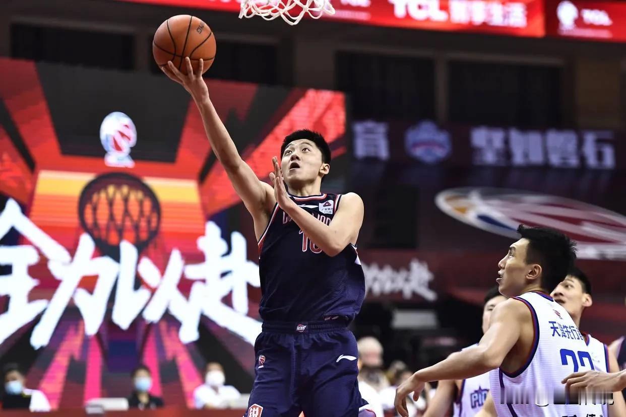 “轮滑第一”田宇恒


①
少年最美好，
轮滑省第一。
却因氛围佳，
弃轮习球事