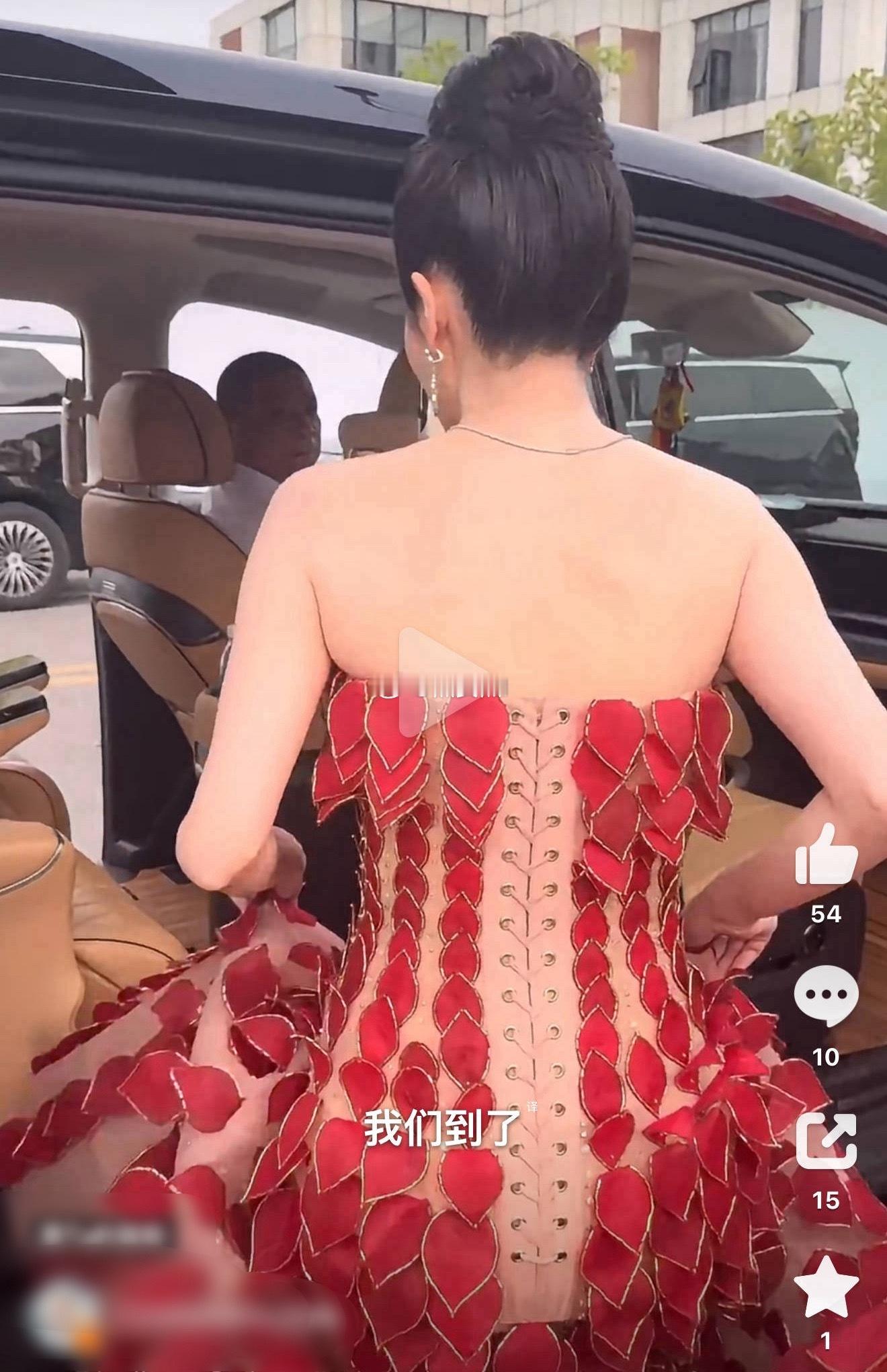 姐好宠粉，鹿茸说别人什么她也能到做什么 ​​​