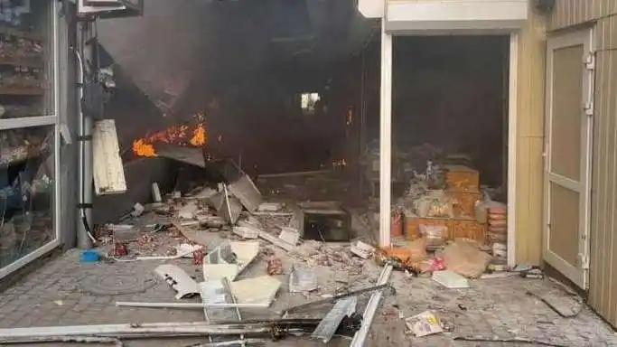 4月4号乌克兰一座热闹非凡的市场，突然遭遇无人机突然袭击，悲剧瞬间发生，当场就有