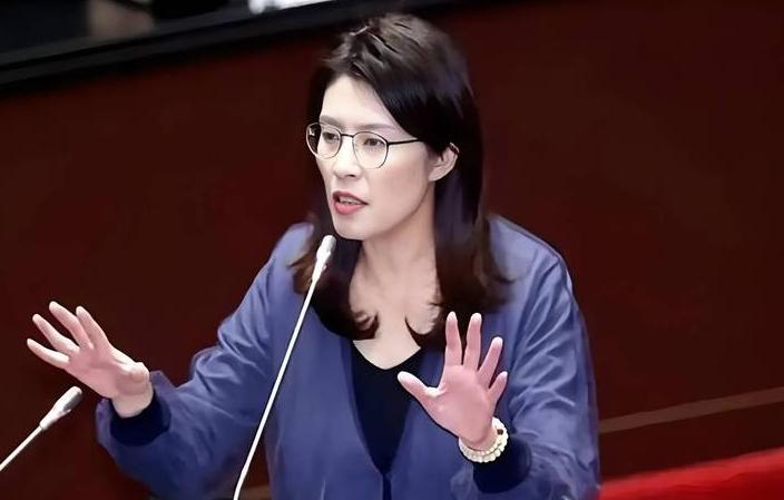 别被郑丽文带偏了！
韩国瑜不点头，
这事儿就没着落


郑丽文的事关键不在她身上