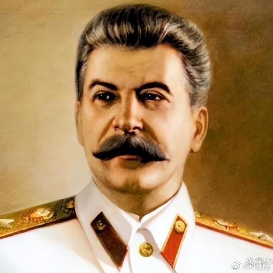 《两位改变世界的领袖，一个建党建军建国，一个继承列宁遗产，从四个维度深度对比，谁