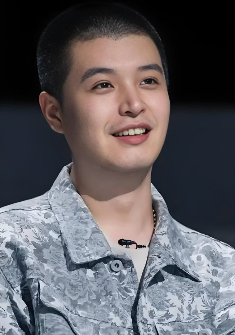 李纯爸爸回应李纯马頔恋情曝光笑死了 感觉老丈人全是这个反应还没结婚呢！不要搂搂抱