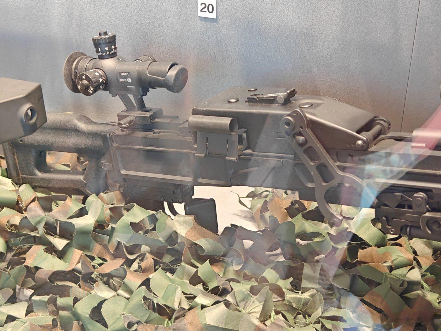 今天抽空去趟军博，拍了点171的细节 ​​​