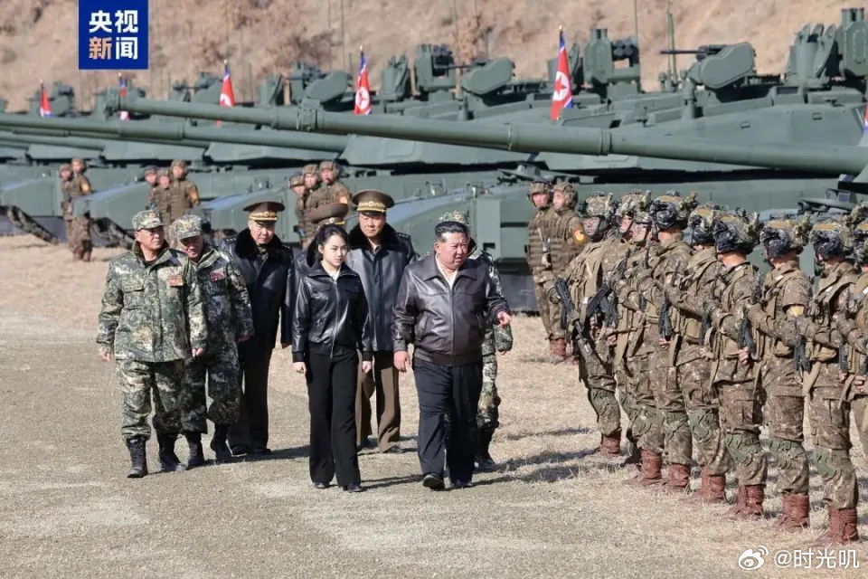 金正恩观摩新型主战坦克演习 当地时间3月19日，金正恩观摩了步兵和坦克兵部队攻击