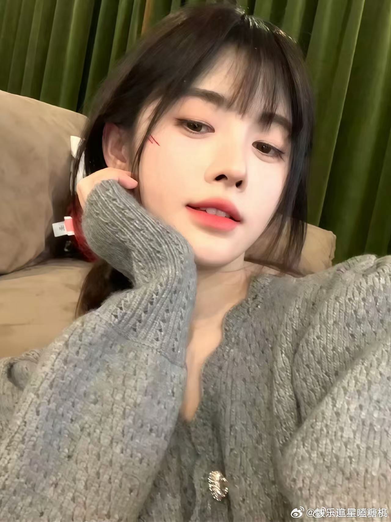 不愧是鞠式美学 每次看到鞠婧祎的造型都会被惊艳到，从妆容到穿搭每一处都精致到细节