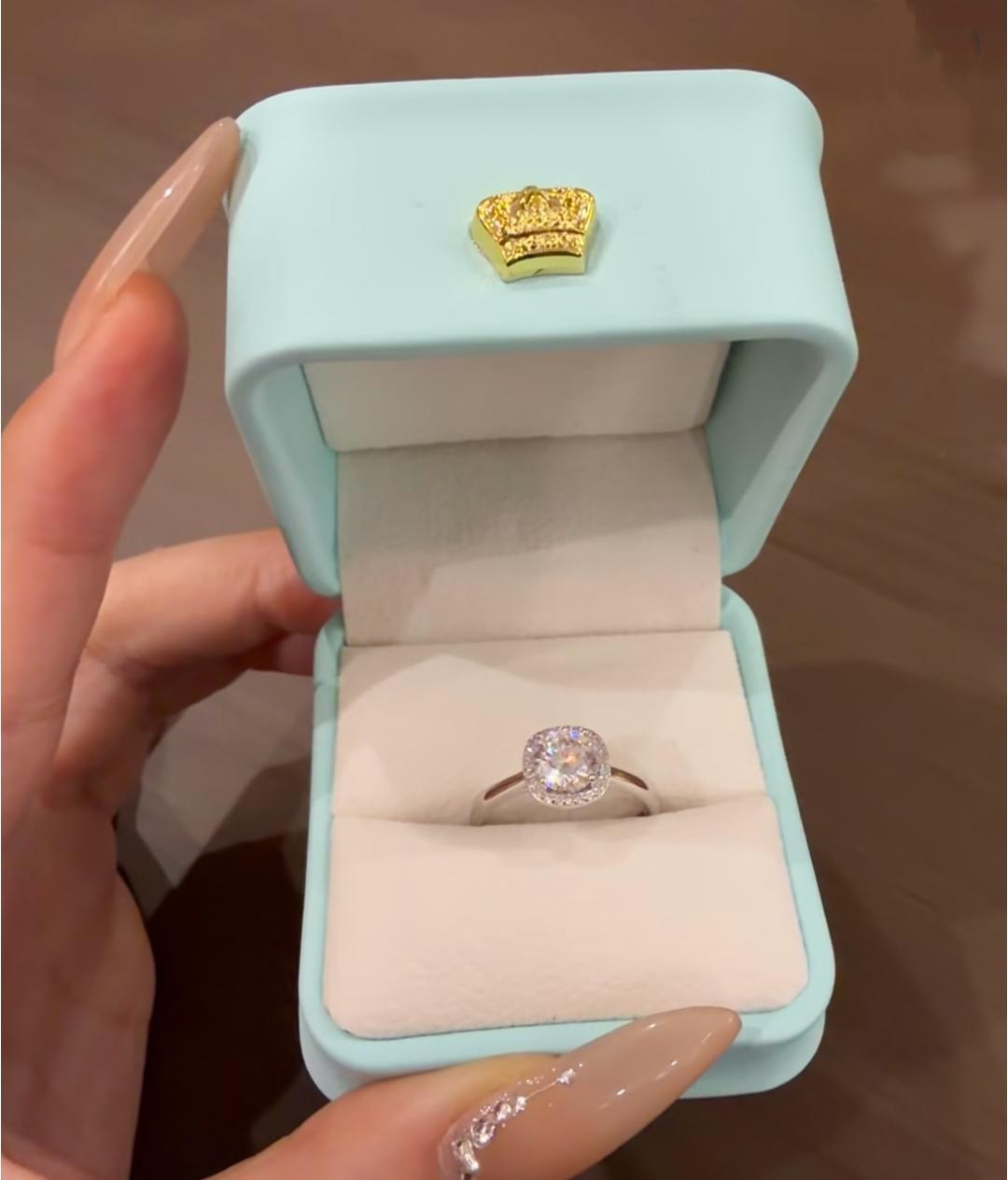 169元实现“一克拉自由”
近日好多网友都被胖东来的这枚小方糖钻戒种草了，都想代