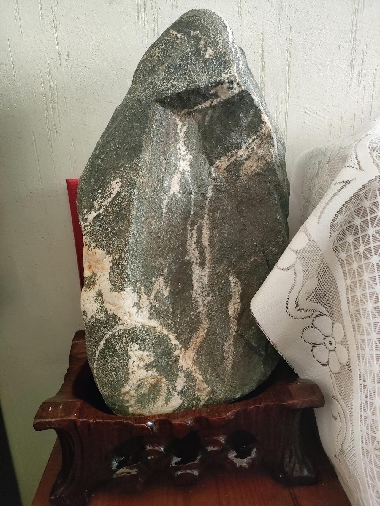 有没有喜爱收藏品鉴泰山石的石友？帮忙瞧瞧我这块泰山原石，不知能否看出其中韵味与门