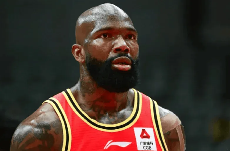 琼斯：我本以为能签上一支球队，但收到的报价都不理想