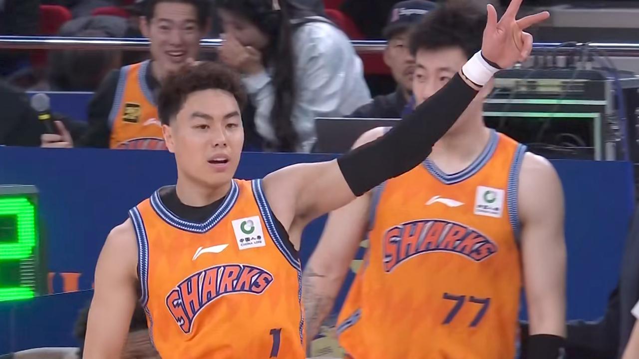 CBA争冠大热门又赢了，狂揽22连胜！
辽宁80-114上海男篮，惨遭碾压溃败！