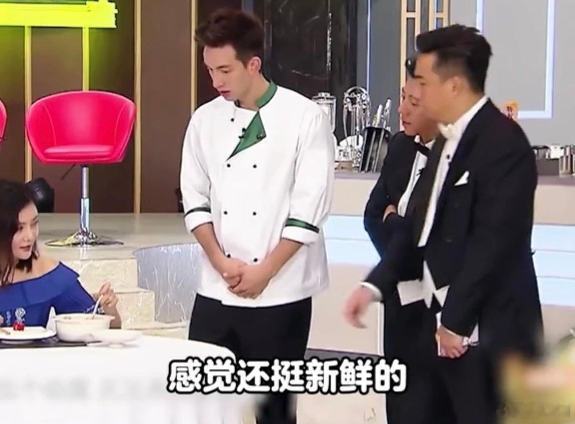 #黄磊试菜#第一个吐槽黄磊的简直是天才，真的是越挖越觉得搞笑，黄磊天生的“厨子”
