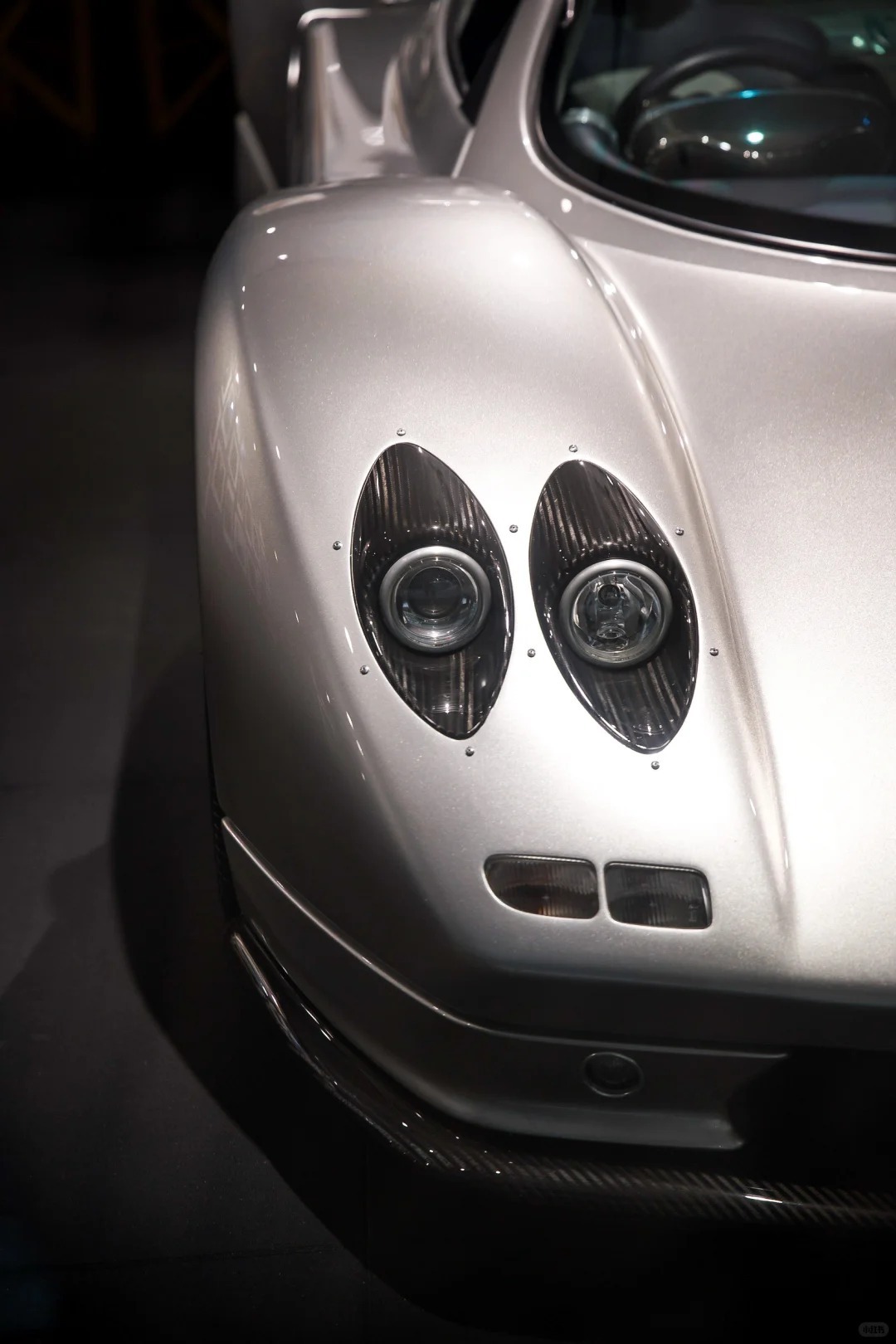 黑色背景下，帕加尼Zonda S这个颜色更高级了绝美车片