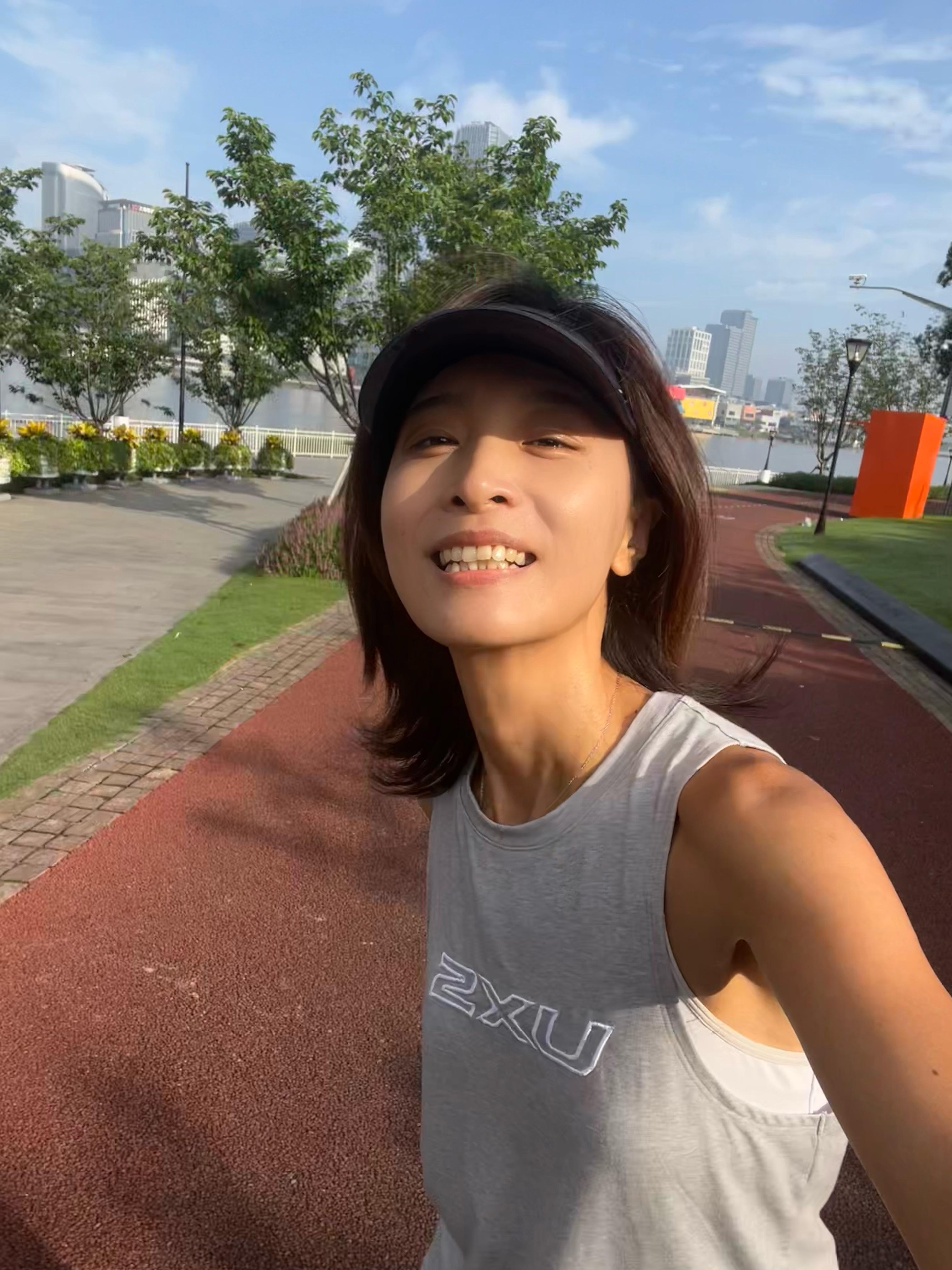 又到穿个短裤背心出现在地铁的日子了。这样的穿搭着实有回头率，尤其是来自姐姐妹妹们