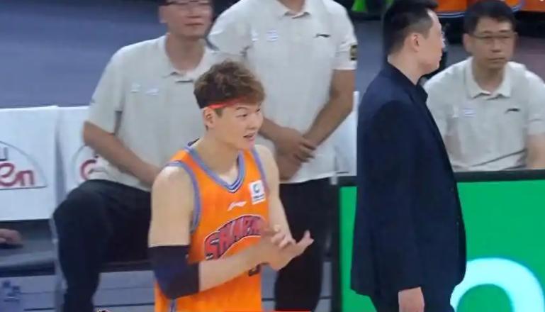 34分血洗！上海揭幕战把深圳打崩了 🏀
新赛季CBA揭幕战，谁都以为是一场硬仗