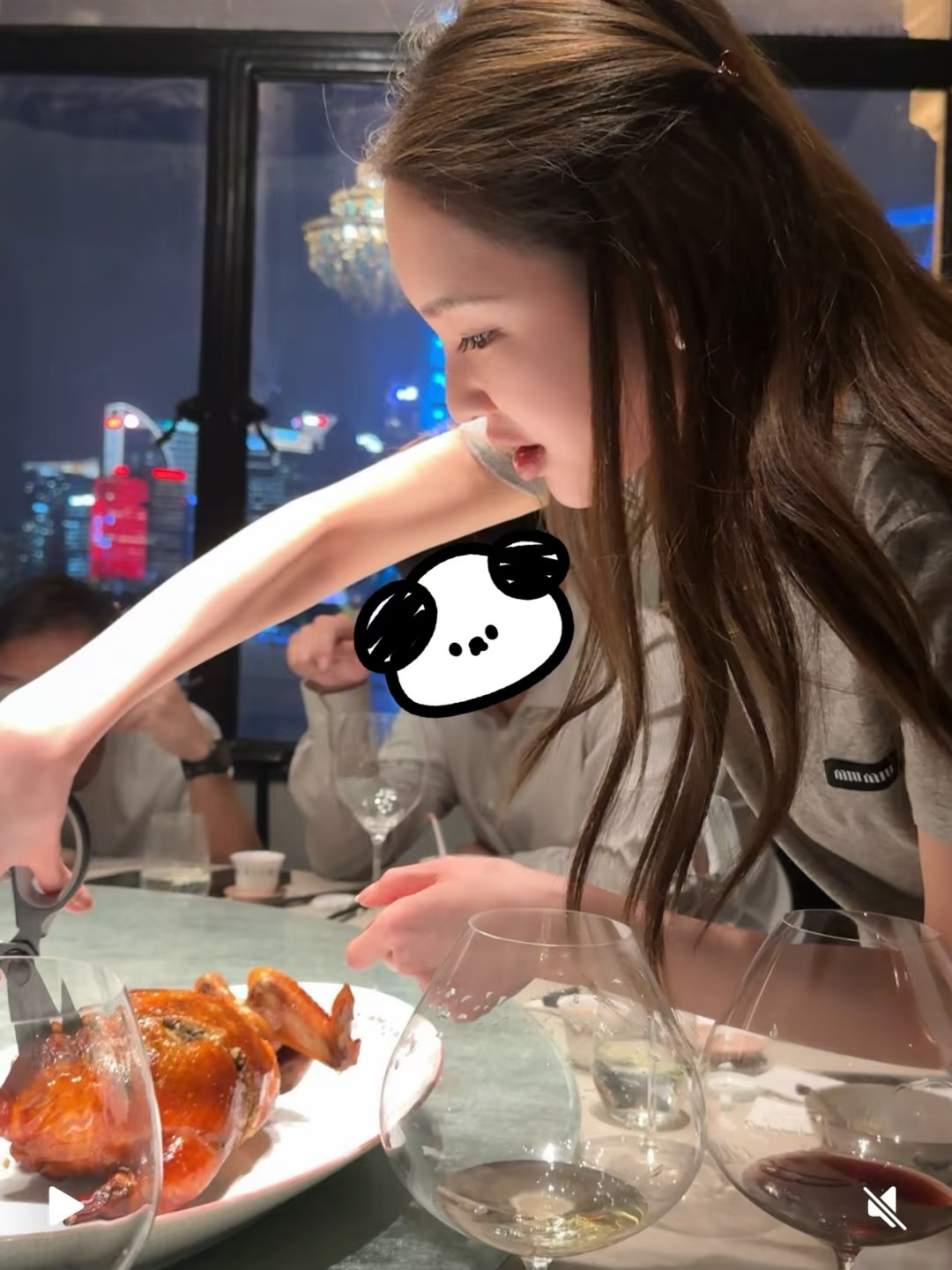 别人剪彩我剪鸡