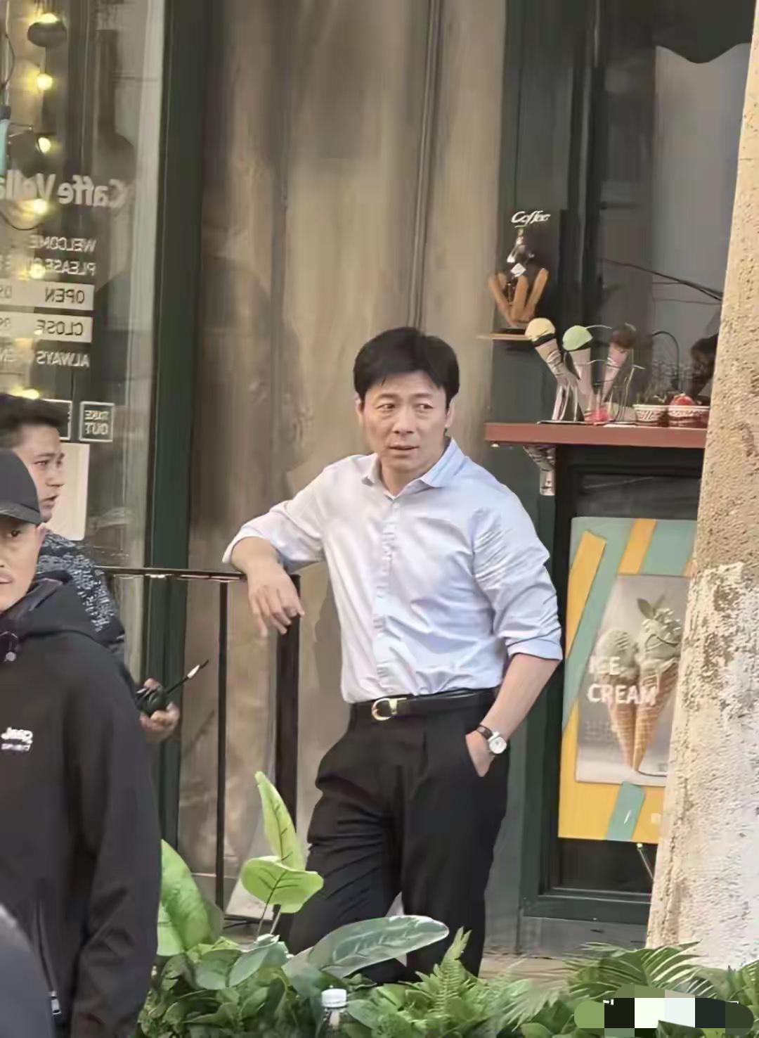 这是哪位明星啊，气场这么强大