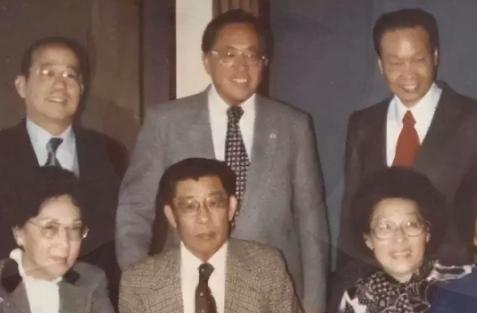 1985年，由于叛徒出卖，中国最厉害的特工，金无怠在美国被捕，为了保住国家机密，