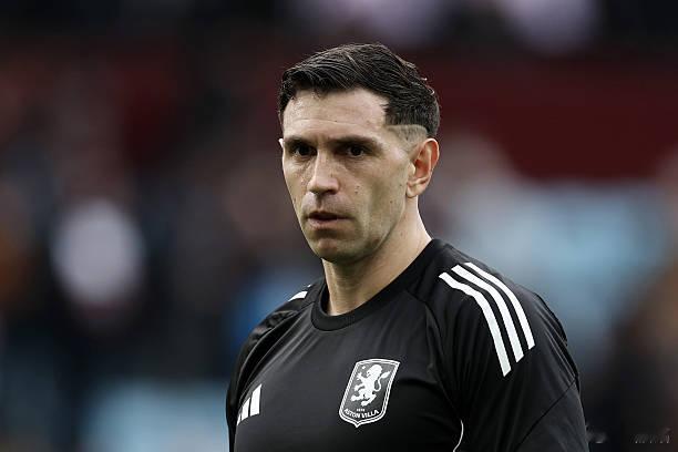 阿斯顿维拉vs利兹联 这些所谓的世界顶级门将，对自己的扑救能力都迷之自信。但他们