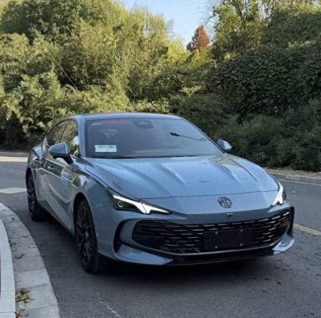 MG7的轿跑颜值一眼就心动