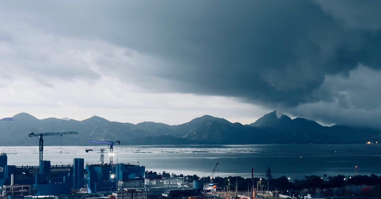 深圳天气夏天的深圳，更容易下大暴雨！我以前在深圳工作时，深有感触！不过，我与众不