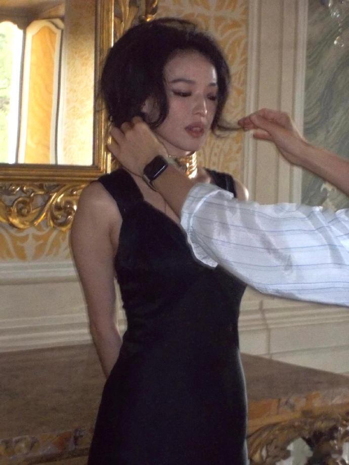 #化妆师分享舒淇杂志封面侧拍##舒淇杂志封面侧拍#舒淇的杂志封面侧拍，是时尚的经