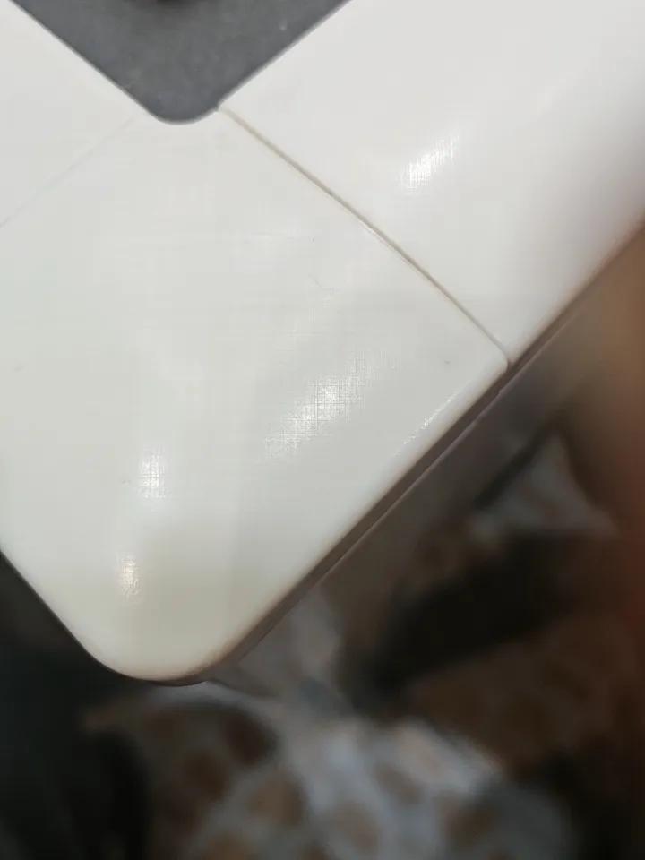 客厅装修什么颜色好?我觉得白色就很好，黑白风格更长久，冷色系更经典，看不厌