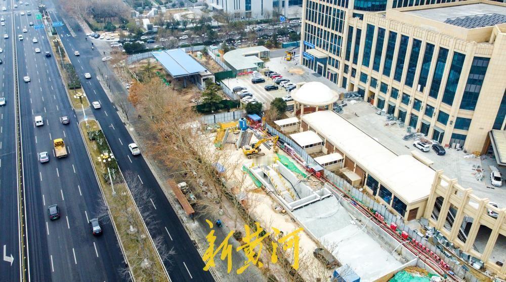 随着济南地铁4号线正式开通运营，沿线各站点的配套建设持续完善。1月30日，位于经