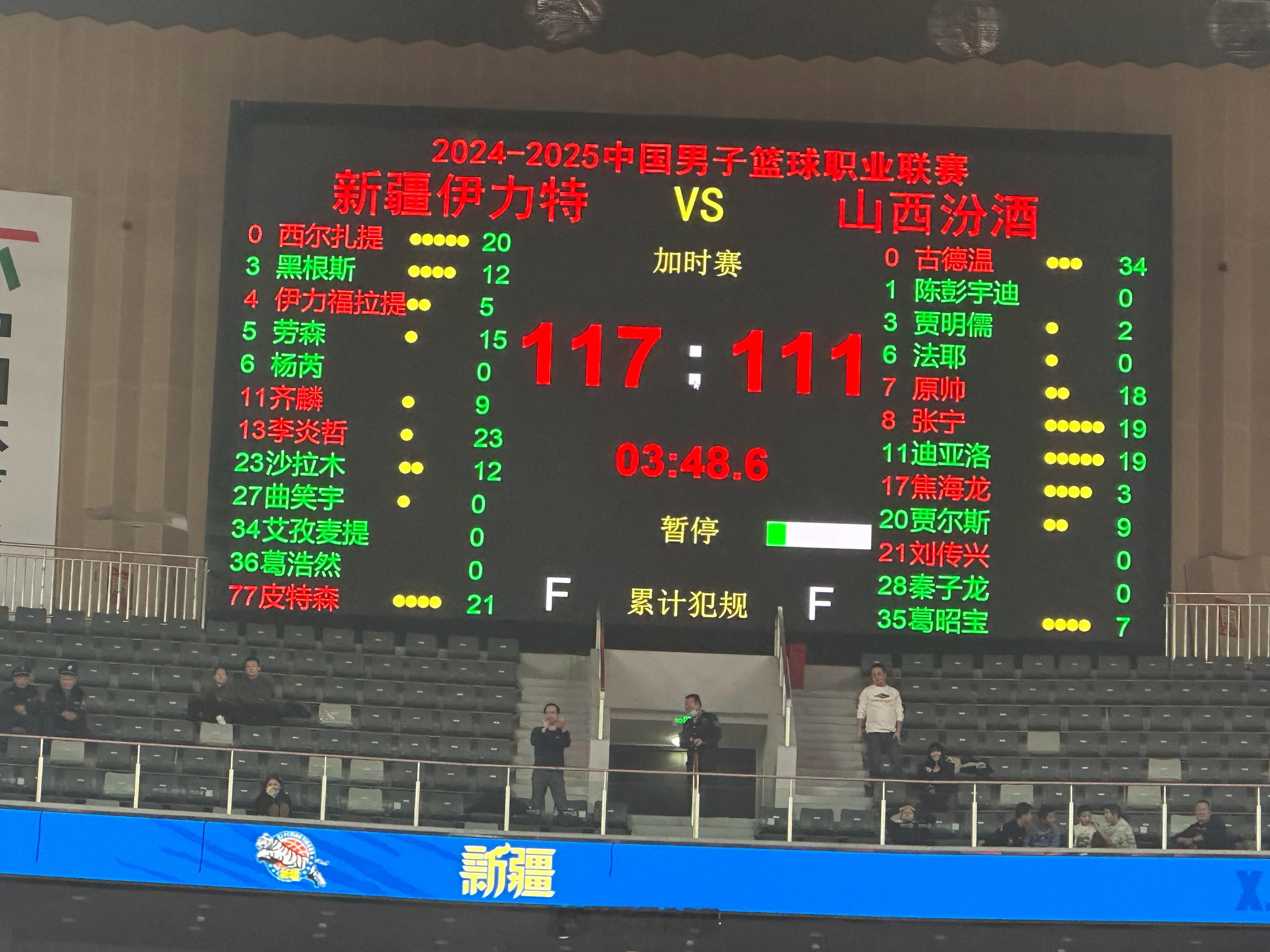 加时开局，皮特森和小西两记三分！爽！ 