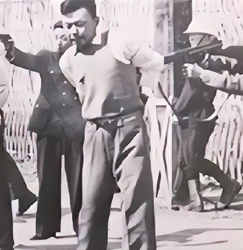 1941 年，地下党员宋更新被敌人拖到野外枪毙，敌人对他连开 3 枪，其中 1 