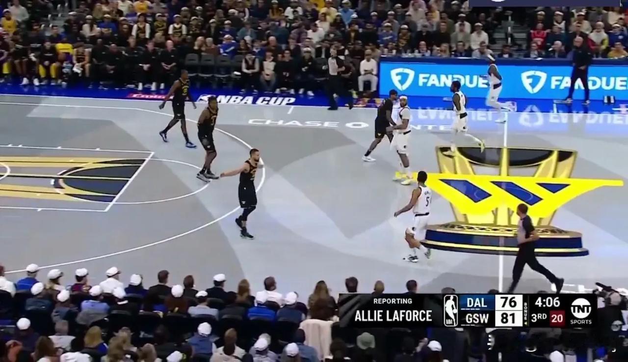 新球迷注意，NBA常规赛是不是季中赛你看地板！
从去年开始，NBA总裁要当笑话推