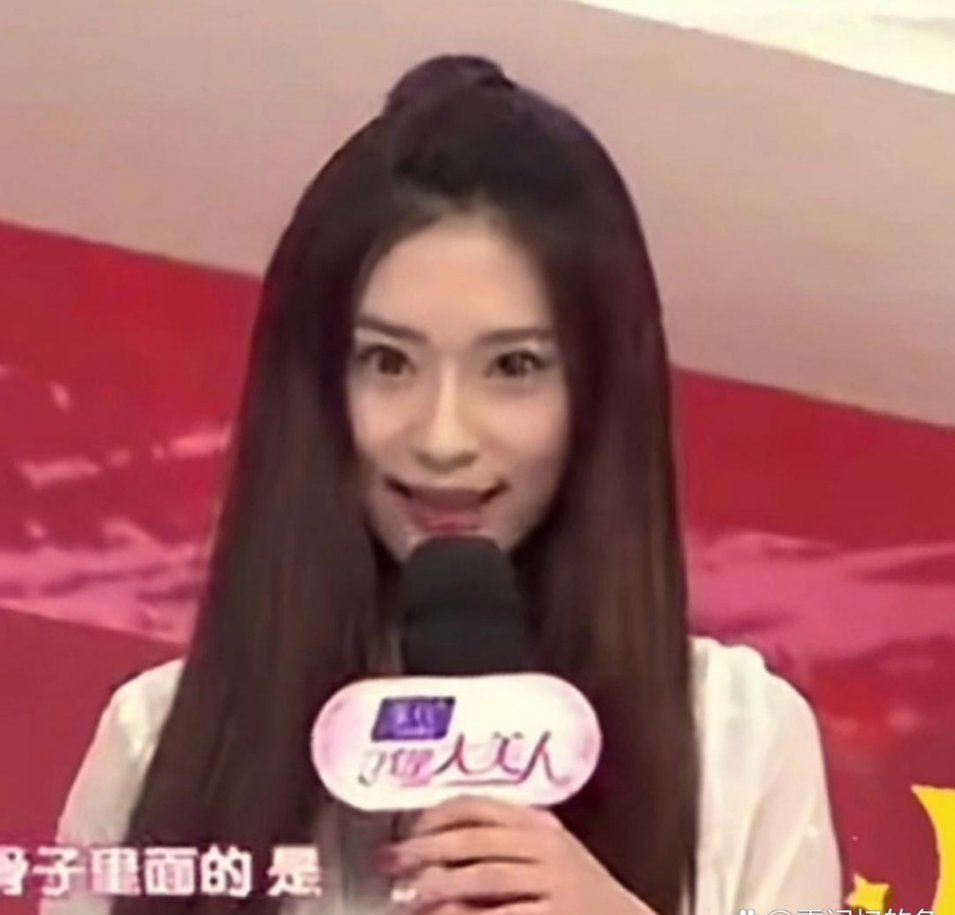 孟子义刚考上电影学院的样子，和现在的变化真的好大啊 ​​​