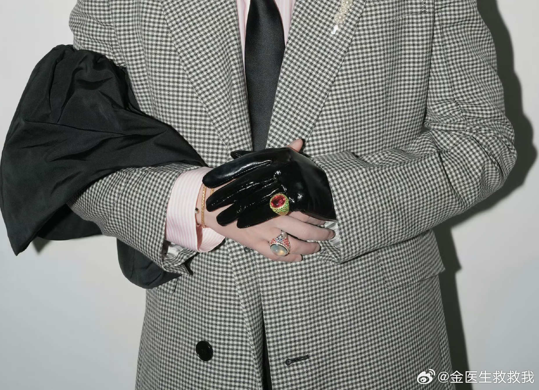 严浩翔说唱巅峰对决初舞台造型你想要的感觉严浩翔都有