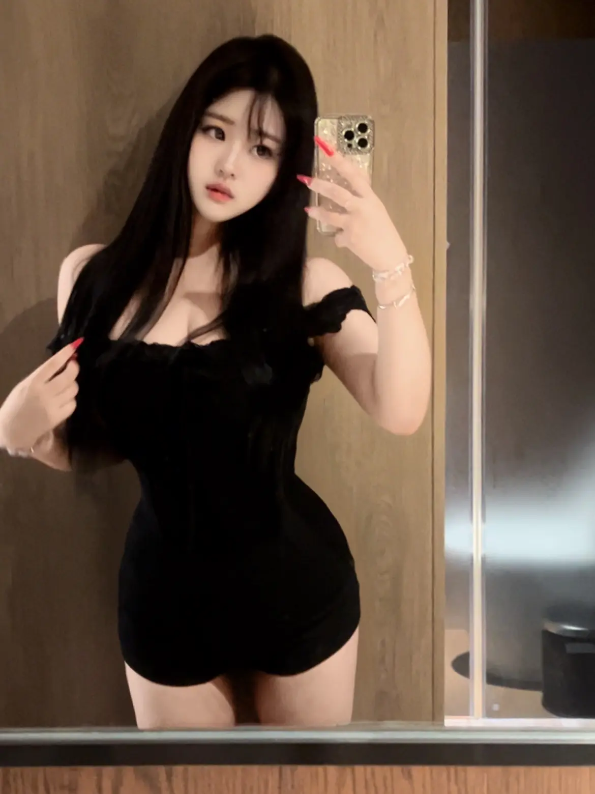 性感不是穿的少 是看你的眼神刚刚好