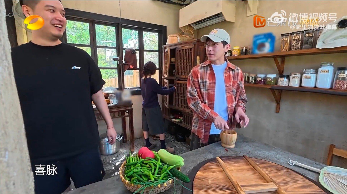 张凌赫一句“尊嘟假嘟”开启喜剧大门！彭昱畅现学现卖，自信展示“滋溜滑”喜脉绝学，