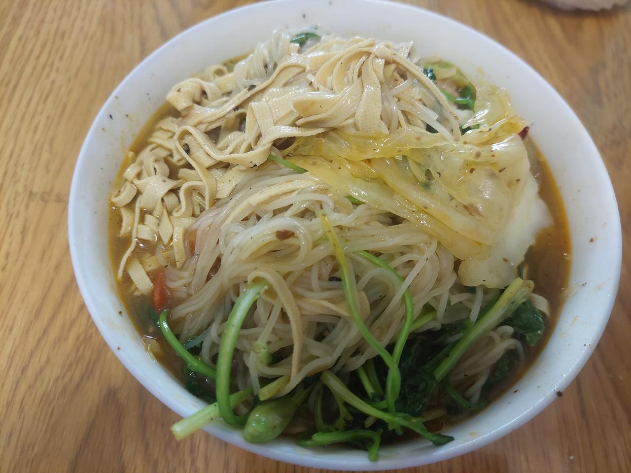 未加麻酱的麻辣烫，会比一般的麻辣烫口味逊色；

自制的麻辣烫口味再逊色；

自制