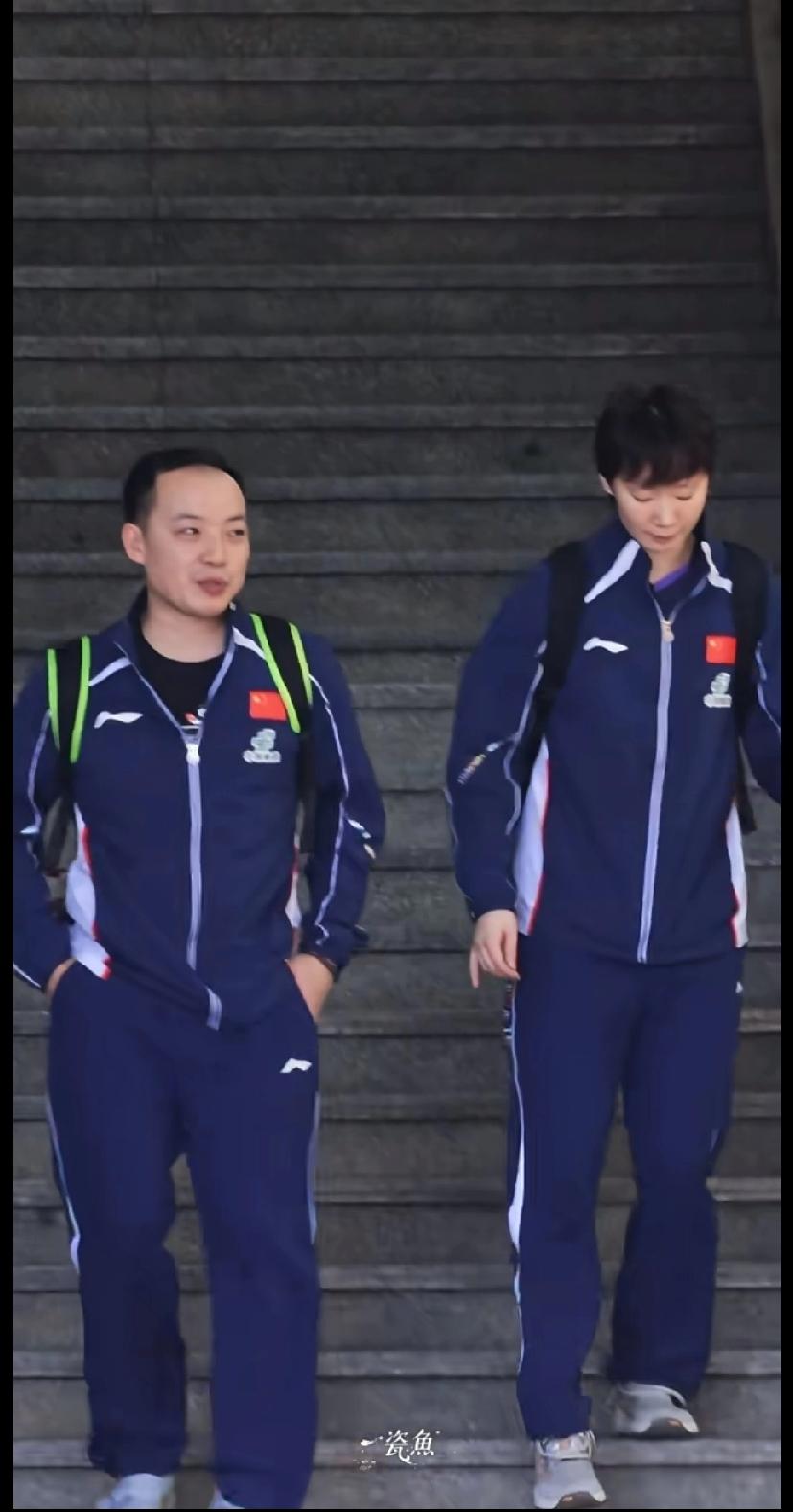 曼昱和任皓指导，这师徒俩的氛围感也太暖了吧！
 
刷到海口亚洲杯时的视频，王曼昱