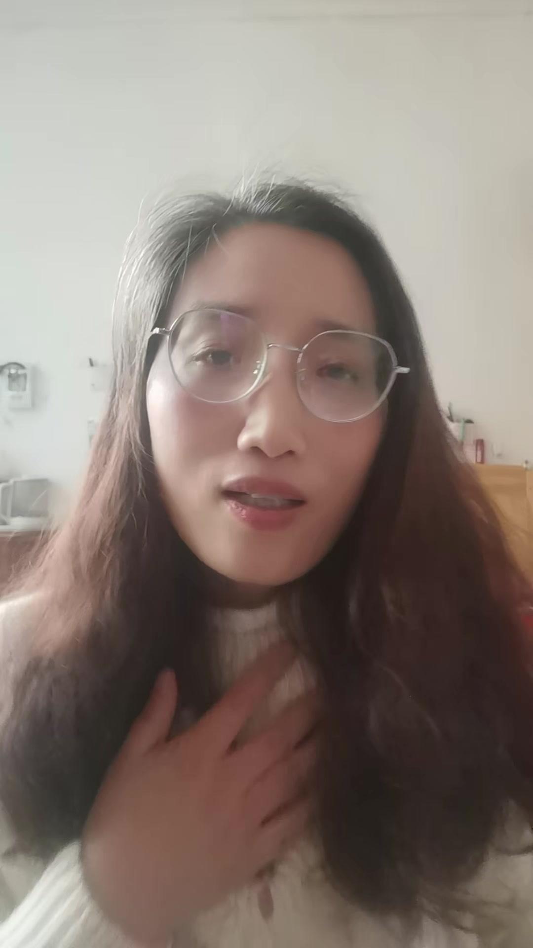 ✨三精这款多维精华油真的太惊喜了！石榴红瓶身颜值在线，用了一周皮肤肉眼可见变光滑