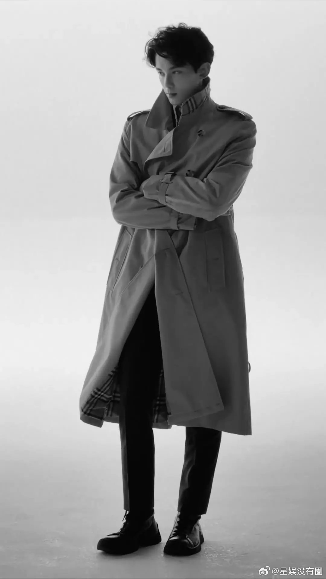 这个巴宝莉太宠了！多国官网首页全是代言人吴磊欧呦 谁不爱看