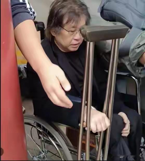10月25日下午，一则来自知名歌手郑智化的微博控诉，如同一颗石子投入平静湖面，在