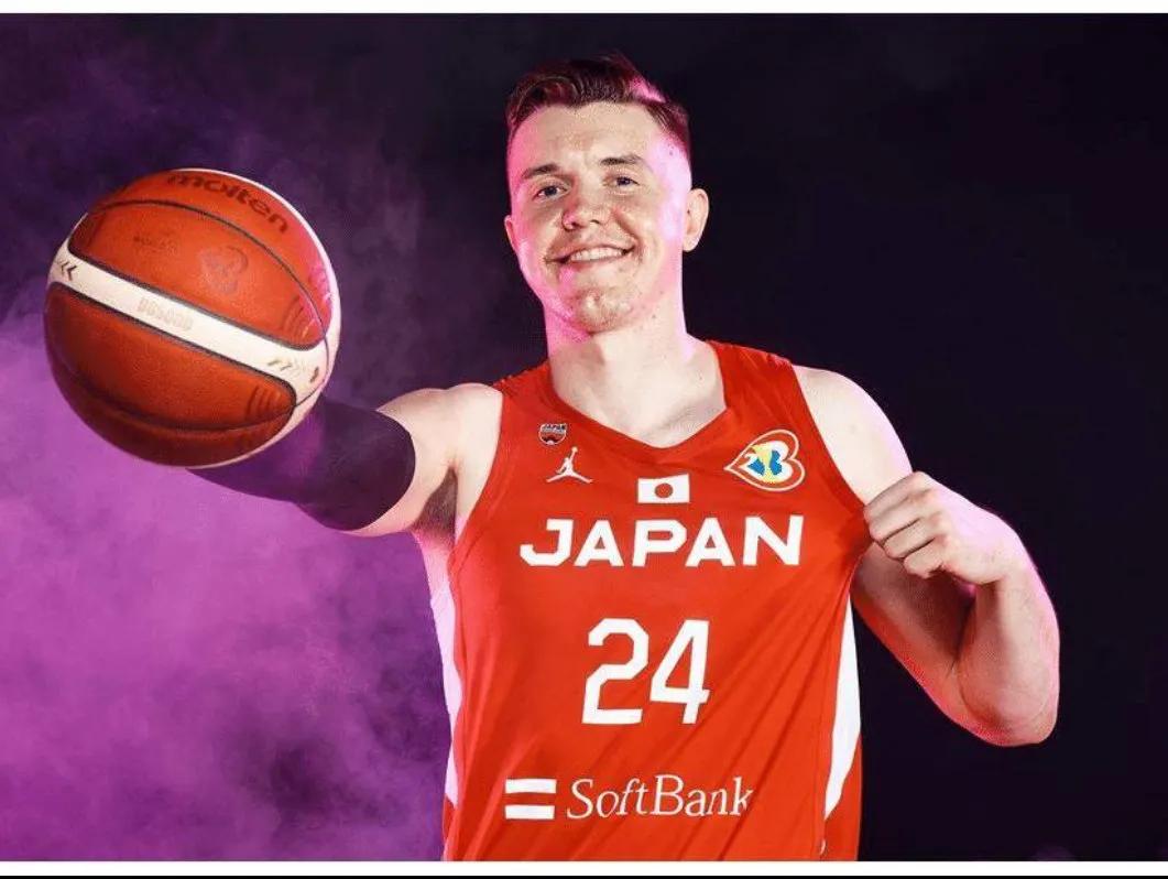 日本男篮更换规划内线球员！
FIBA官网刚刚更新了明天比赛的名单：中国男篮这边付