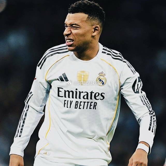 兄弟们，姆巴佩这话又把全网点着了——金球奖投票，他说要投给自己⚽狂吗？真不狂。今