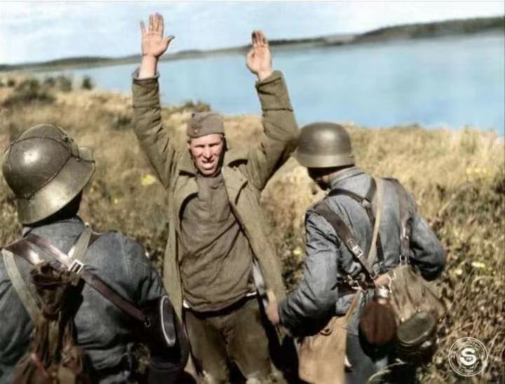 1940年苏芬战争一名苏联士兵向芬兰人投降