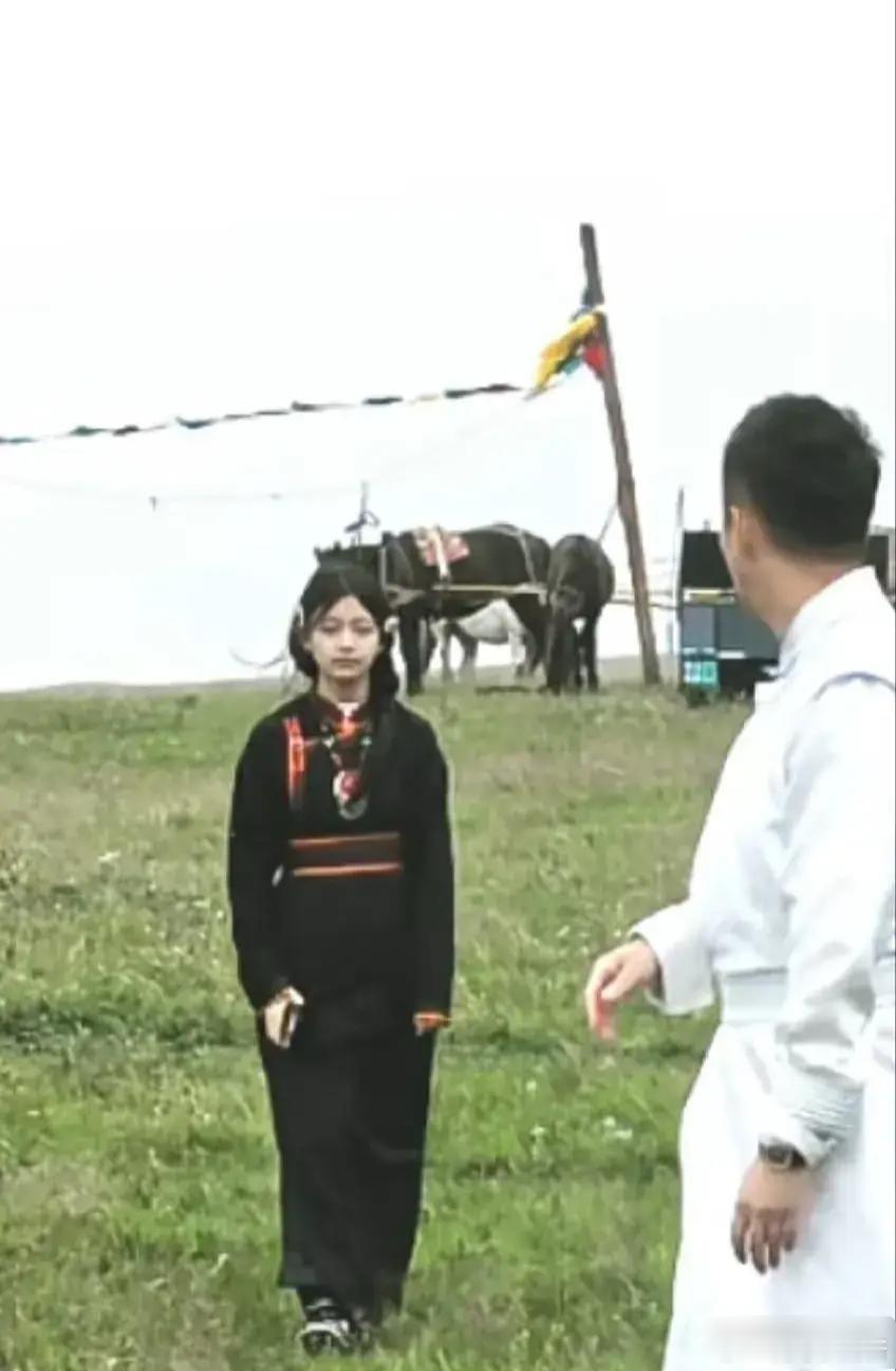天呐！小玥玥的正脸照一曝光，简直惊到众人，第一眼瞧去，脑海中瞬间就浮现出S的模样