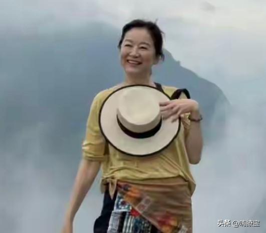 林青霞70岁了坚持不动脸
自然的老去评论区没有一个说丑的
全是夸她优雅大方的
