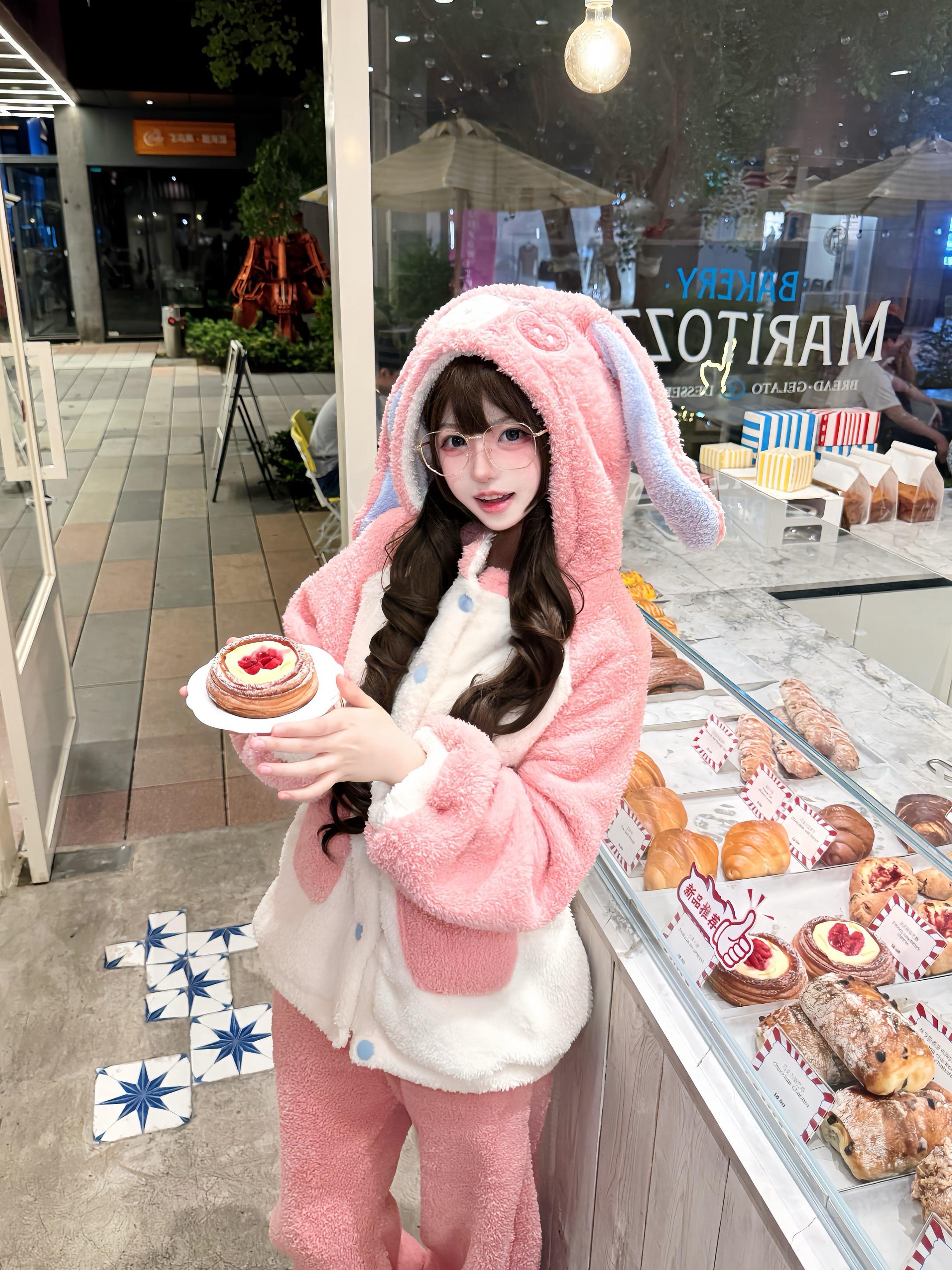 再靠近我一点点 请你吃小蛋糕ྀི𓈒⸝ʚ̴̶̷̷̥ ⩊ ʚ̴̶̷̷𓈒^ྀི♡